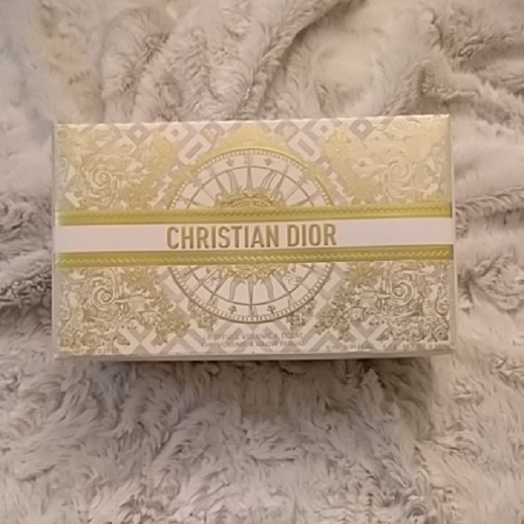 Christian Dior LE Gold Cosmetics Bag in Iconic LE Gold Embellished White Box - Picture 10 of 13